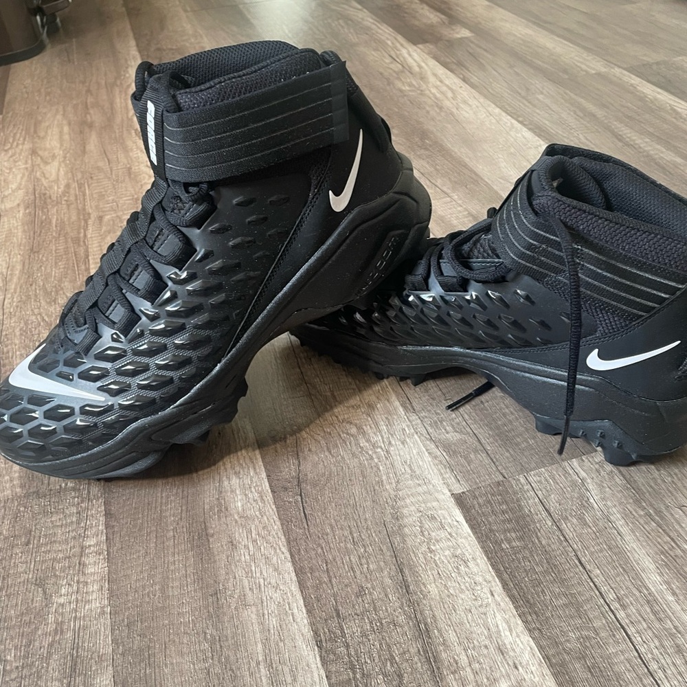 Nike Men’s Force Savage Pro 2 Mid Football Cleats-Size 12